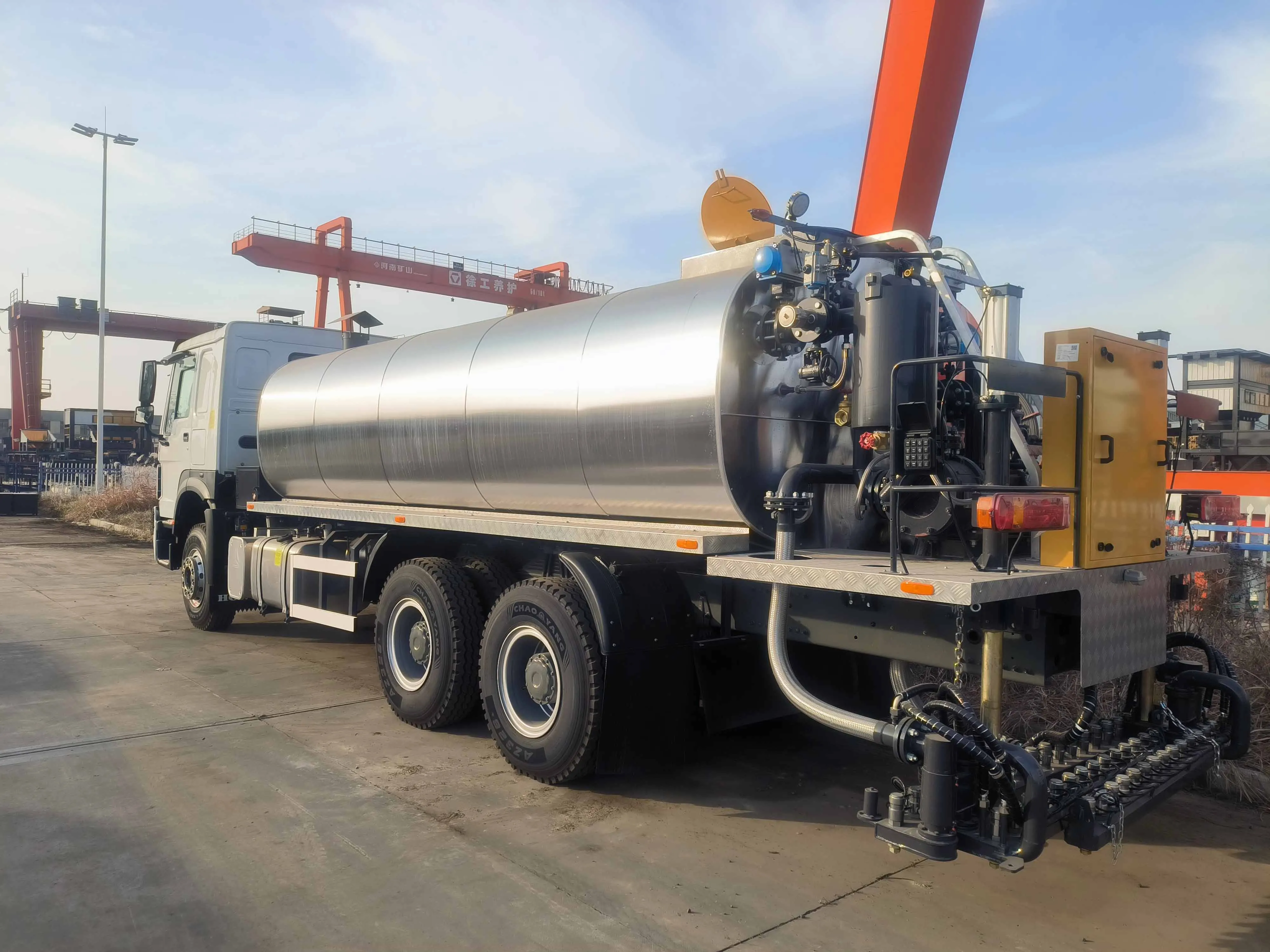 XCMG Official Asphalt sprayer XLS1505A road maintenance price